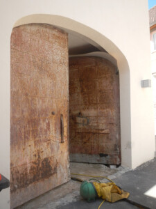 Tor aussen Blech innen Holz